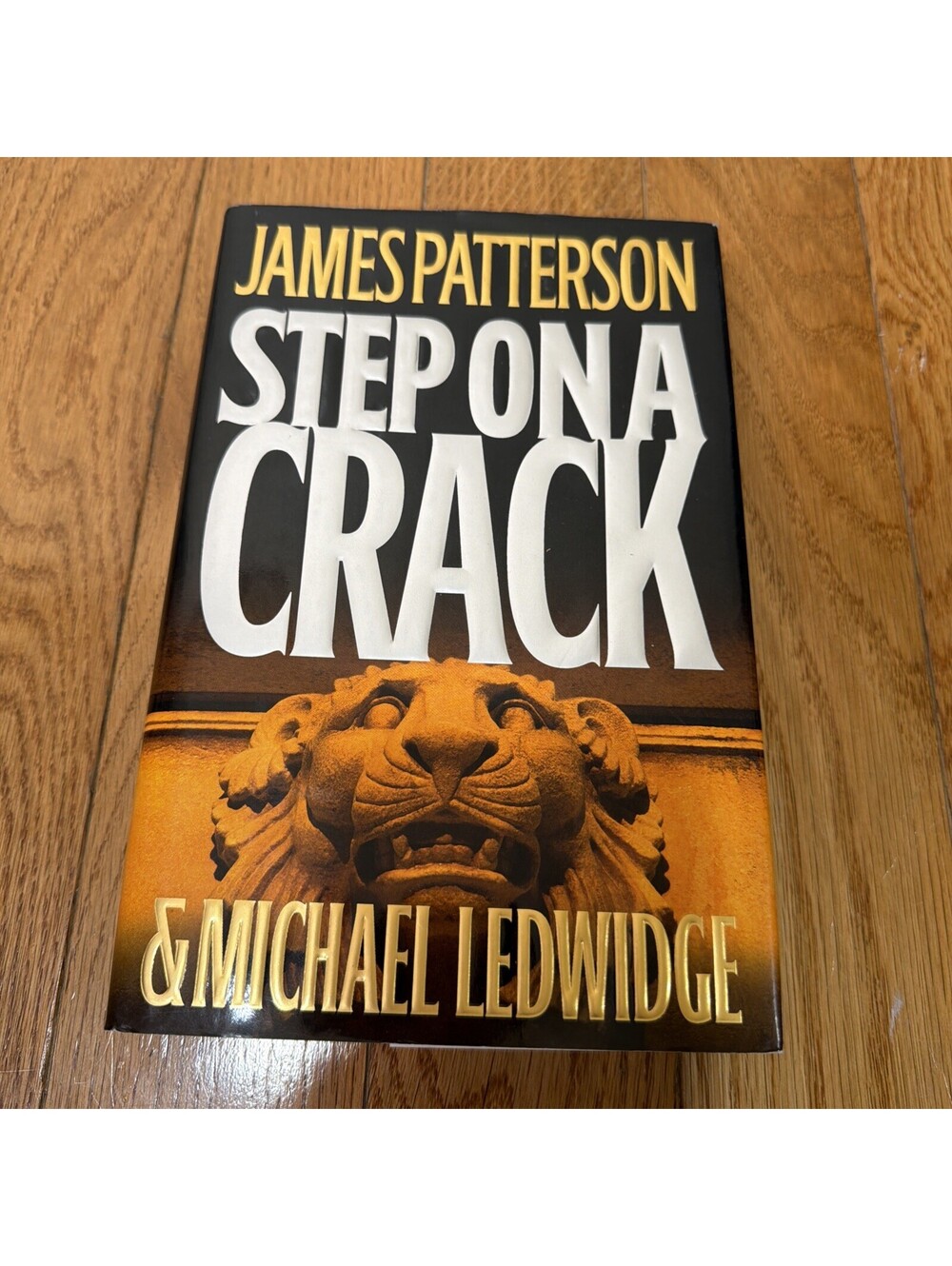 Step on a Crack by James Patterson and Michael Ledwidge BS2